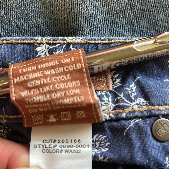 Paige Denim Skyline Ankle Peg Jean Size 30 - Picture 7 of 8